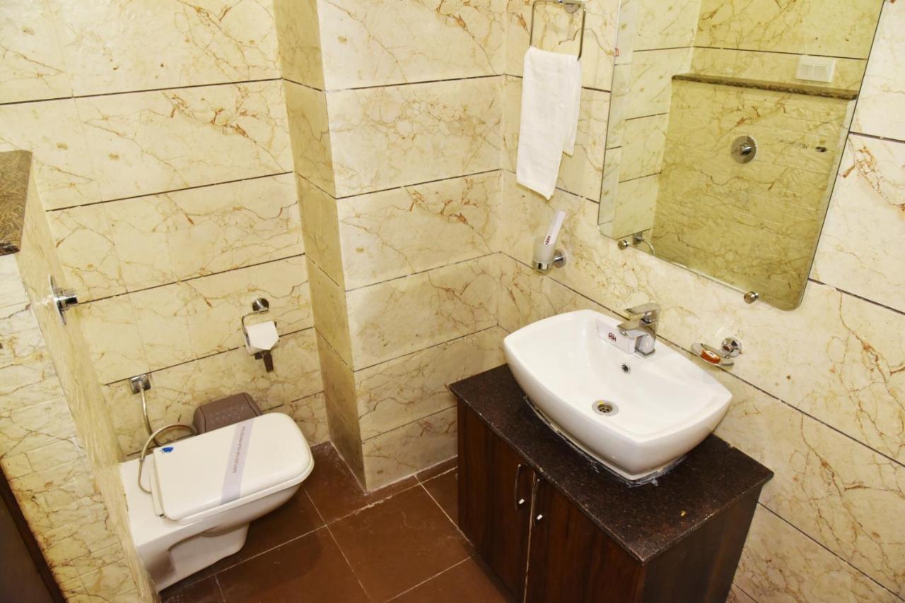 Hotel Hollywood Heights Near Railway Station Amritsar Exterior foto