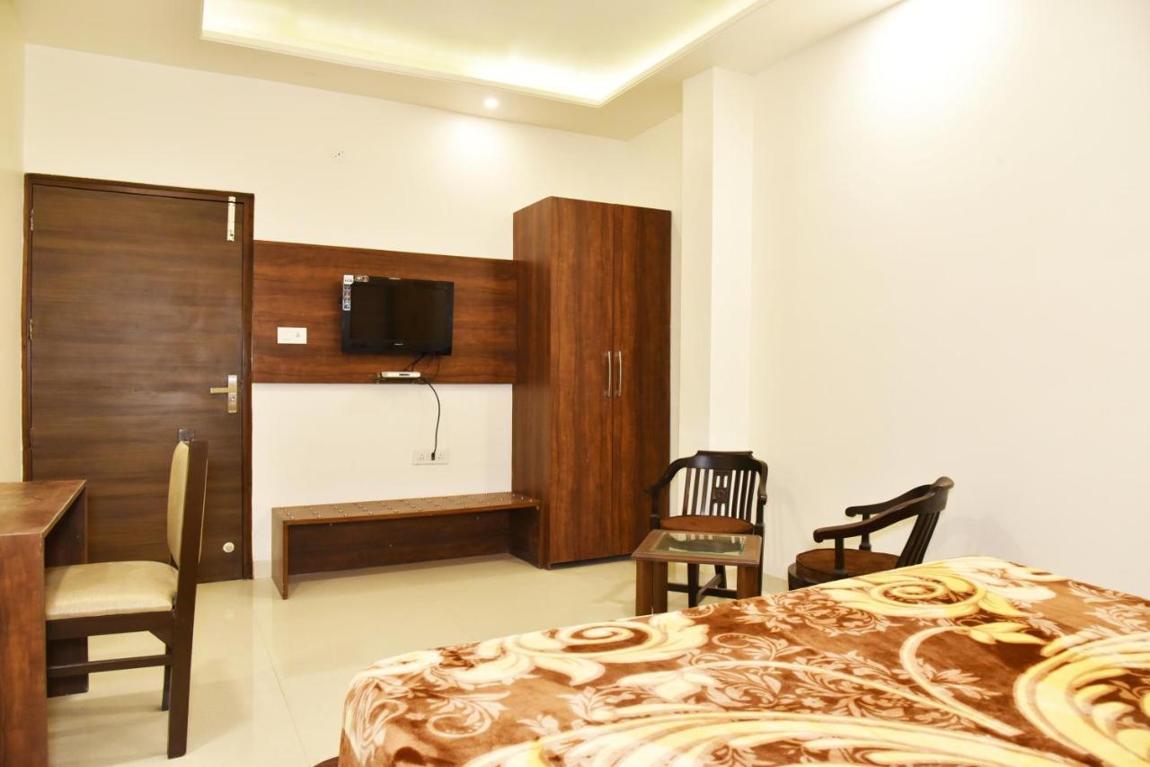 Hotel Hollywood Heights Near Railway Station Amritsar Exterior foto