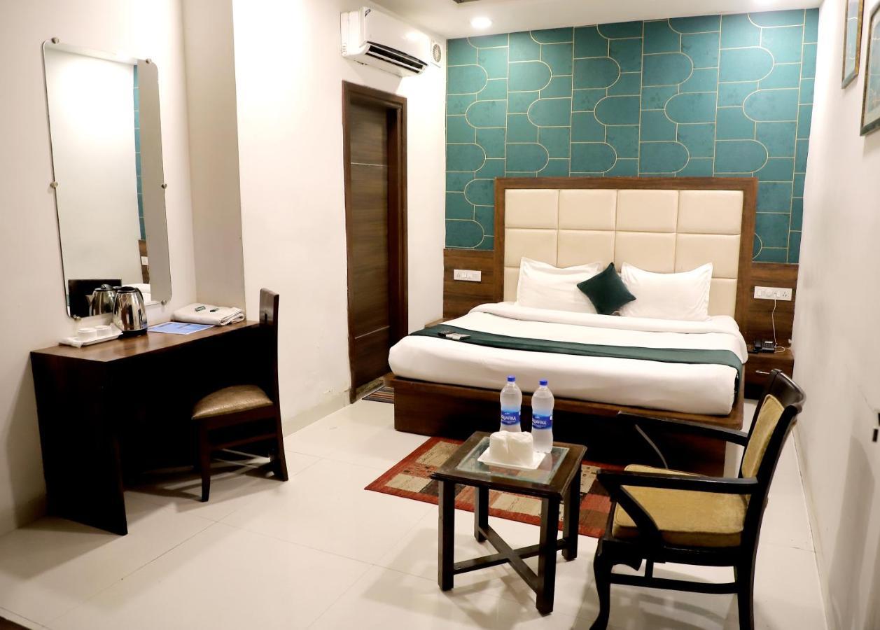 Hotel Hollywood Heights Near Railway Station Amritsar Exterior foto